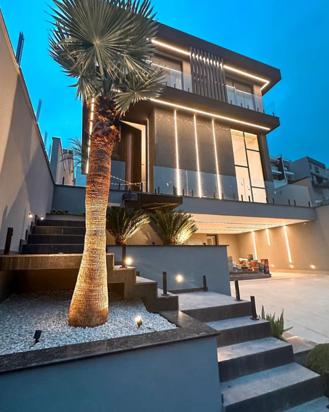 Projeto moderno com esquadrias de alumínio